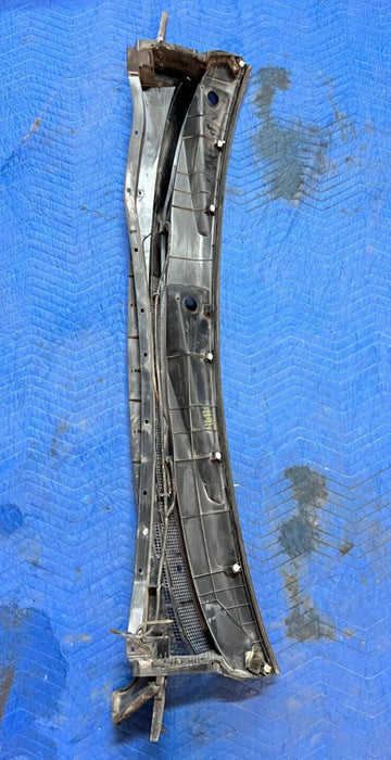 2016 2019 NISSAN TITAN XD OEM WINDSHIEL COWL 66810EZ10B 66810 EZ10B