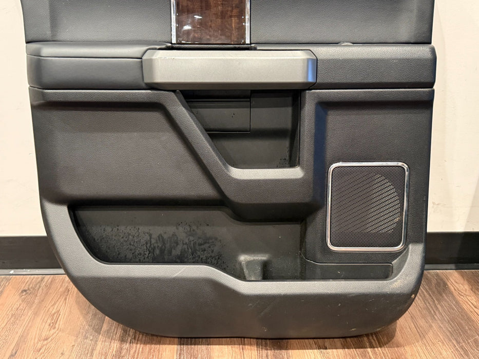 2017-2019 FORD F350 F250 F350 F450 PLATINUM REAR LEFT DOOR PANEL OEM *WEAR 7-8*