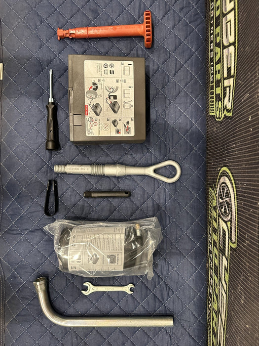 2014 AUDI R8 SPARE TIRE TOOL JACK CARRIER KIT OEM 420 864 501