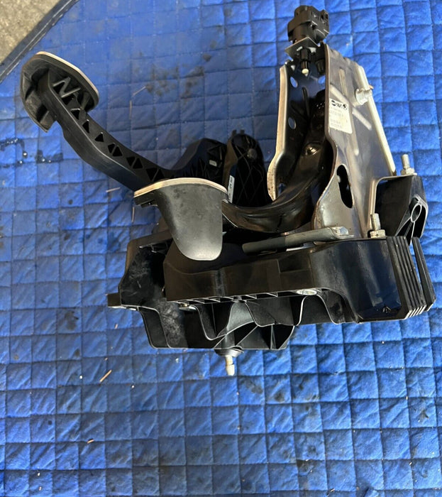 2012 AUDI R8 V8 6 SPEED MANUAL CLUTCH BRAKE PEDALS ASSEMBLY 423721057F