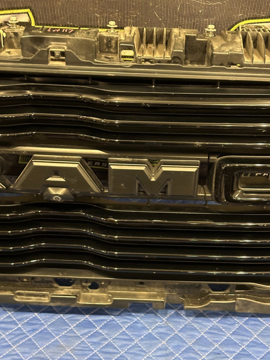 2021 RAM 2500 LARAMIE FRONT GRILLE W CAMERA OEM *FLAWS 4 & 8*