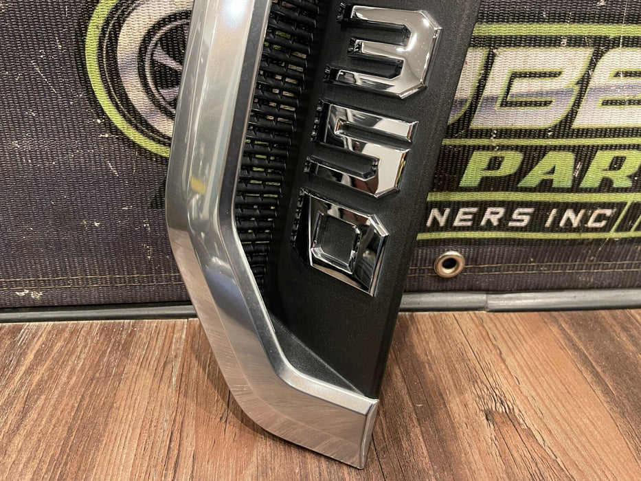 2017 2019 FORD F350 LIMITED DRIVER LEFT FENDER EMBLEM OEM *PAINT CHIP/SCRATCHES*