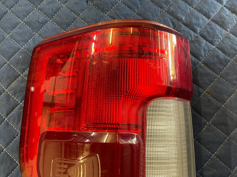 2017 2018 2019 FORD F250 F350 F450 DRIVER LEFT TAIL LIGHT OEM *SCRATCHES*