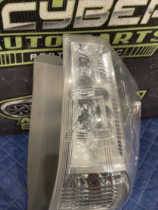 2014 TOYOTA PRIUS V REAR RIGHT PASSENGER TAILLIGHT TAIL LIGHT OEM