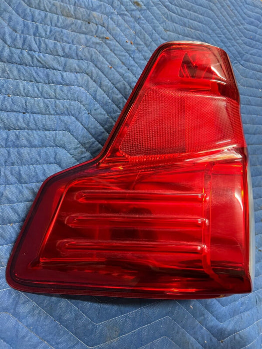 2016 2019 NISSAN TITAN XD PASSENGER RIGHT HALOGEN TAIL LIGHT 26550 EZ20D OEM