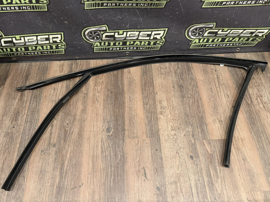 2024 BMW M3 M4 G80 G82 FRONT LEFT DOOR SEAL OEM 7407403