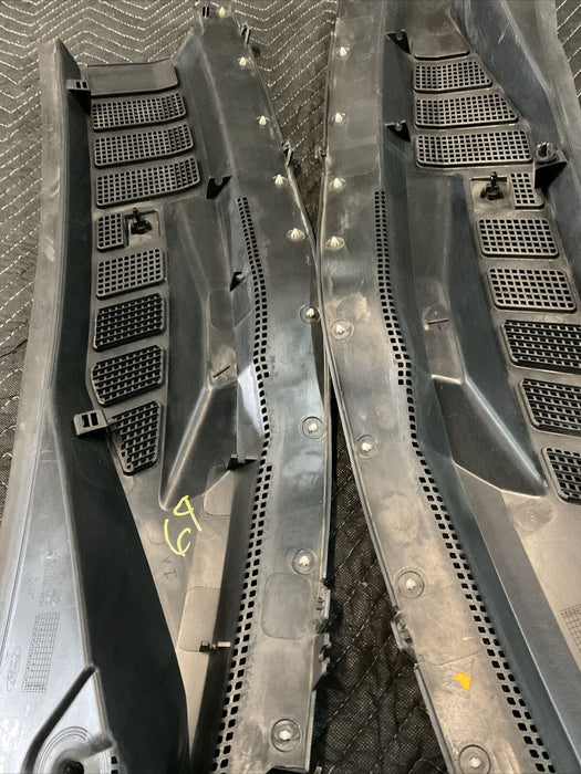 2017 FORD F250 F350 SUPER DUTY WINDSHIELD WIPER VENT COWL PANEL OEM