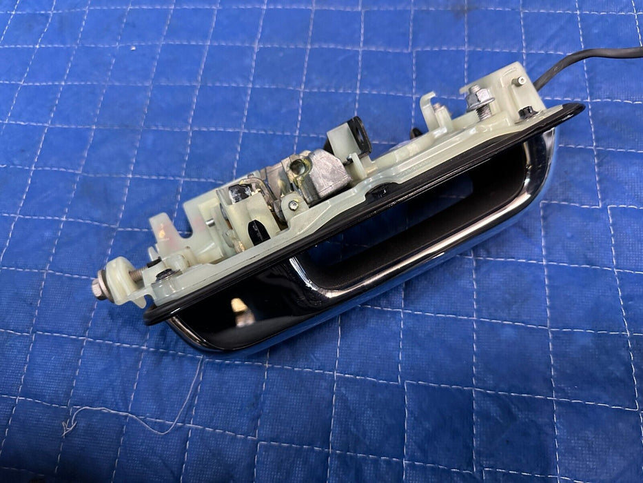 2022 FORD F250 F350 F450 FRONT LEFT DOOR HANDLE OEM ~ PAINT CODE UM AGATE BLACK~