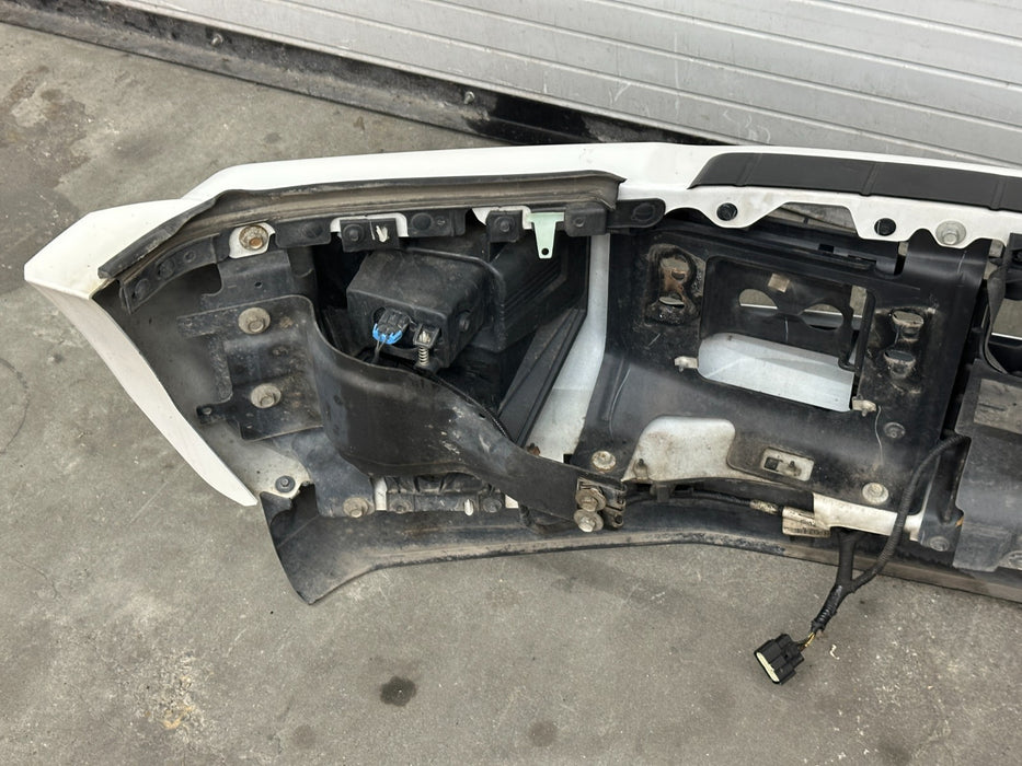2017-2019 FORD F450 FRONT BUMPER OEM TRI COAT WHITE (UG) *PAINT CHIPS*