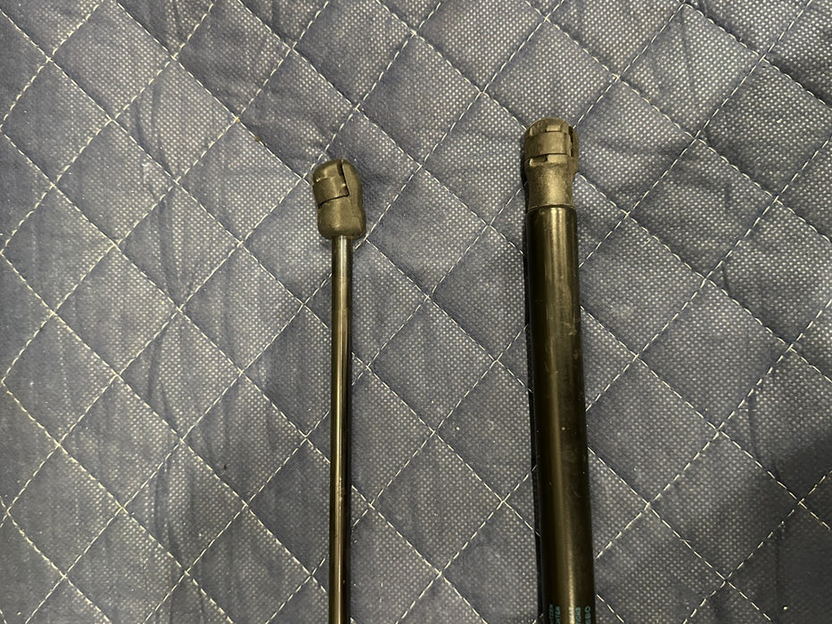 2014 AUDI R8 FRONT LEFT RIGHT HOOD LIFT SUPPORT STRUTS 420 823 359 OEM