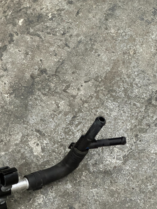 2014 AUDI R8 5.2L V10 CENTER VENT TUBE BREATHER LINE 420 121 465 A