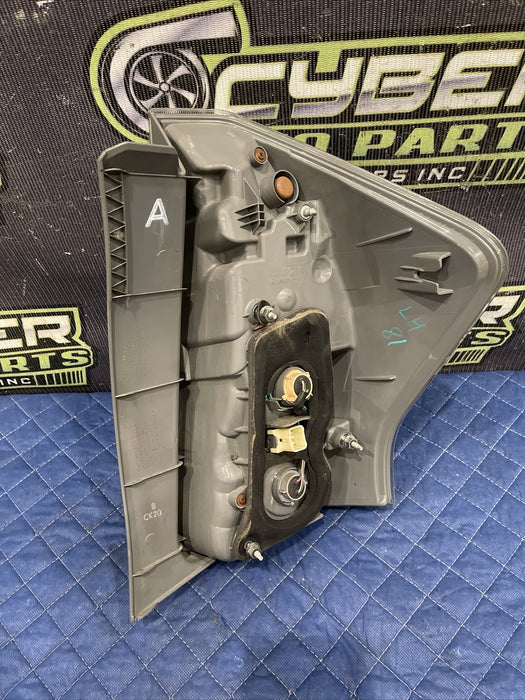 2014 TOYOTA PRIUS V REAR LEFT DRIVER TAILLIGHT TAIL LIGHT OEM