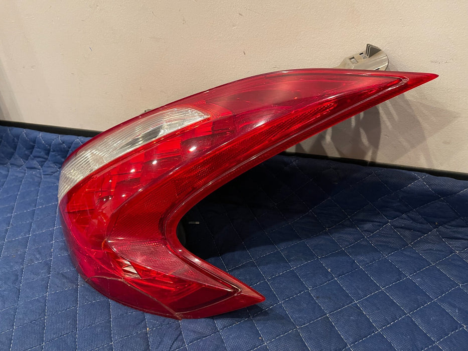 2017 NISSAN 370Z NISMO REAR PASSENGER RIGHT TAIL LIGHT ASSEMBLY OEM *CRACKED*