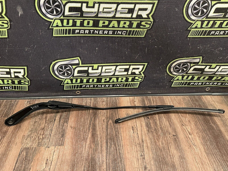 2020 BMW M4 F82 FRONT LEFT RIGHT WINDSHELD WIPER ARMS PAIR OEM