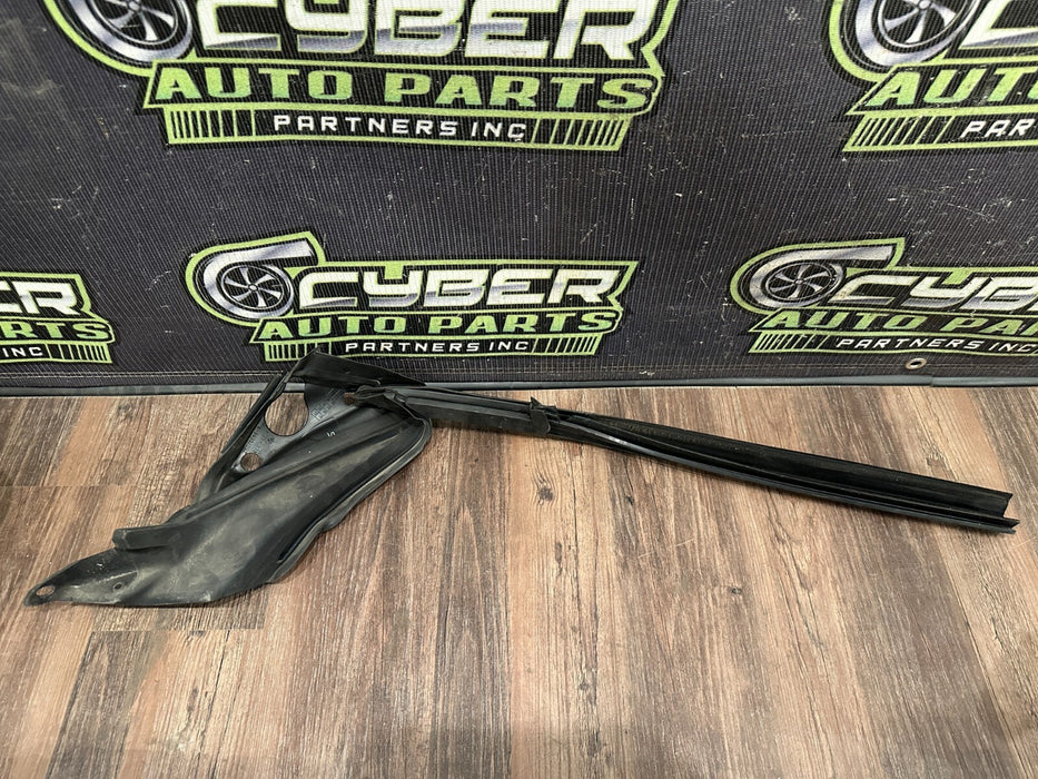 2020 BMW M4 F82 FRONT RIGHT DOOR MIRROR RUBBER SEAL OEM 7 279 778