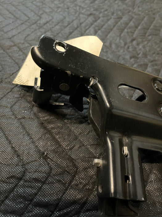 2017 AUDI R8 V10 FRONT CENTER HOOD LATCH LOCK OEM GENUINE 4F0 823 480