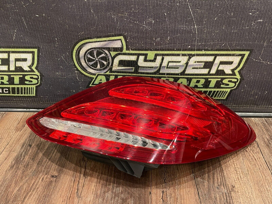 2015 MERCEDES BENZ C63S AMG PASSENGER RIGHT LED TAILIGHT OEM *SCUFFS*