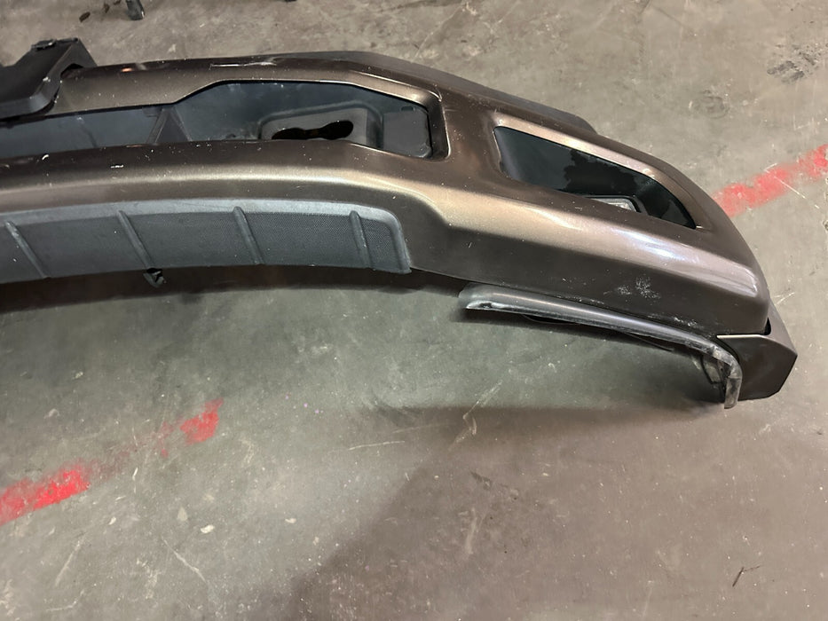 2017-2019 FORD F450 FRONT BUMPER ASSEMBLY OEM (READ/ MINOR DENTS/SCRATCHES)