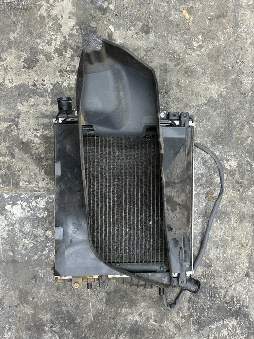 2014 AUDI R8 FRONT DRIVER LEFT RADIATOR 420 121 252 420121252 ASSEMBLY