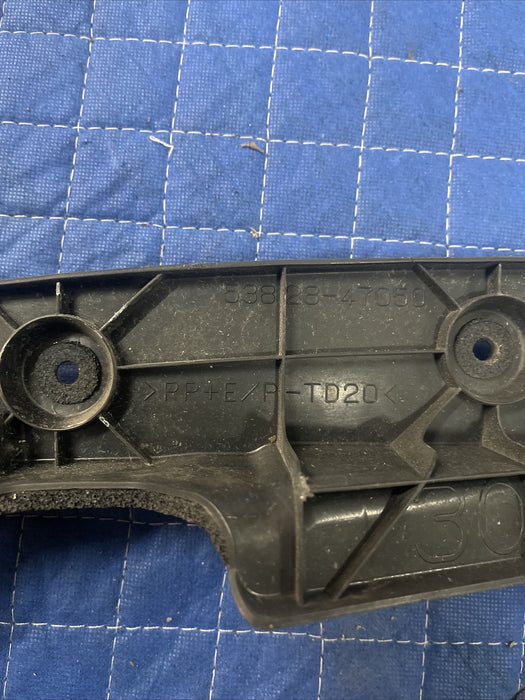 2014 Toyota Prius V Front Right Left Fender Side Protector Pair OEM 53827-47040