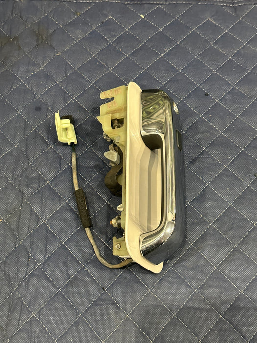 2017-2019 FORD F250 F350 FRONT LEFT DOOR HANDLE METALLIC WHITE (UG) OEM