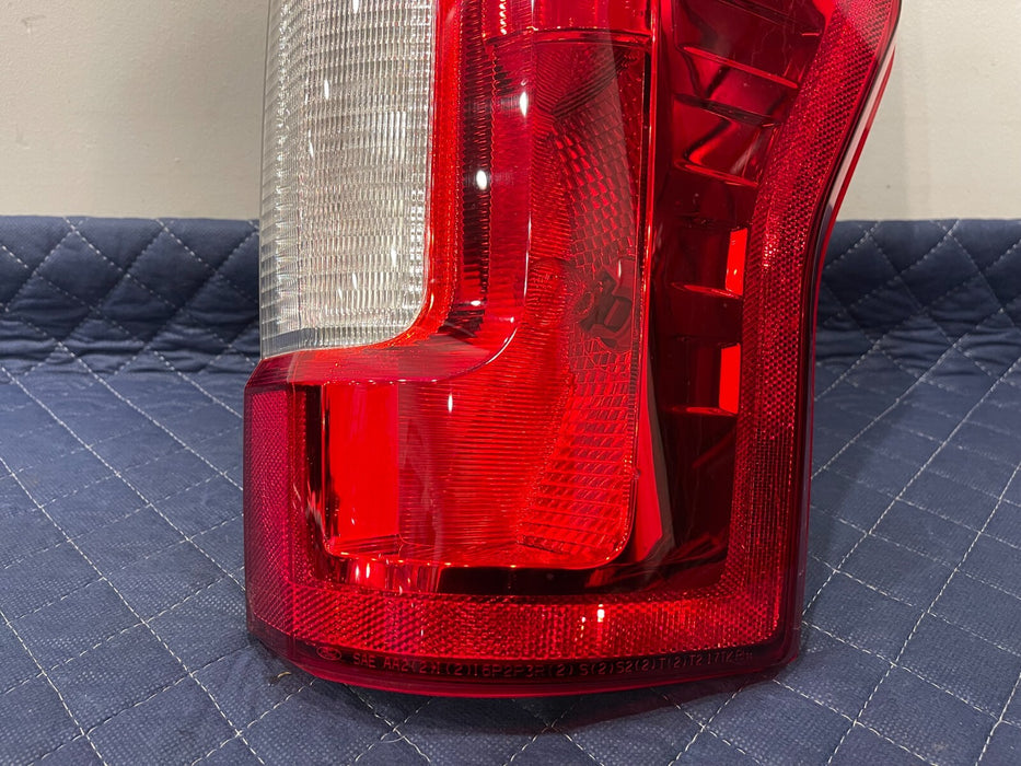 2017-2019 FORD F250 F350 HALOGEN PASSENGER RIGHT TAILLIGHT OEM