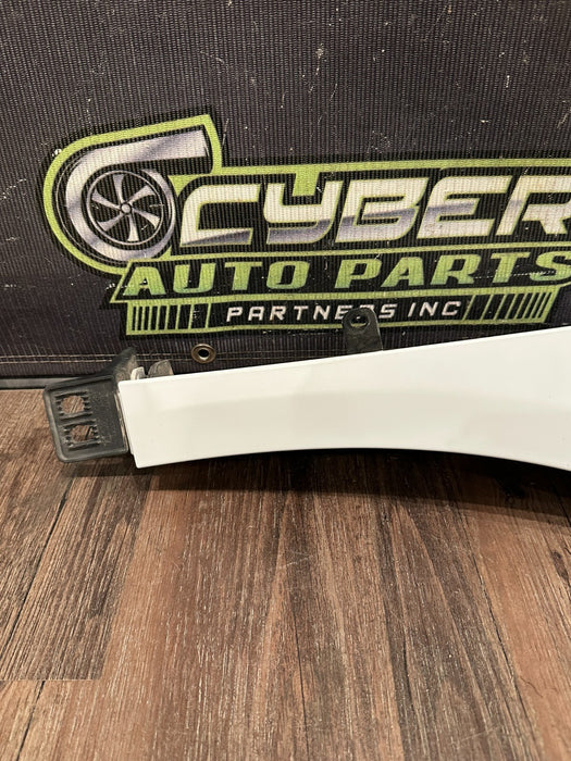 2017-18 AUDI R8 SPYDER WHITE PASSENGER RIGHT FENDER PANEL W FOAM ASSEMBLY OEM