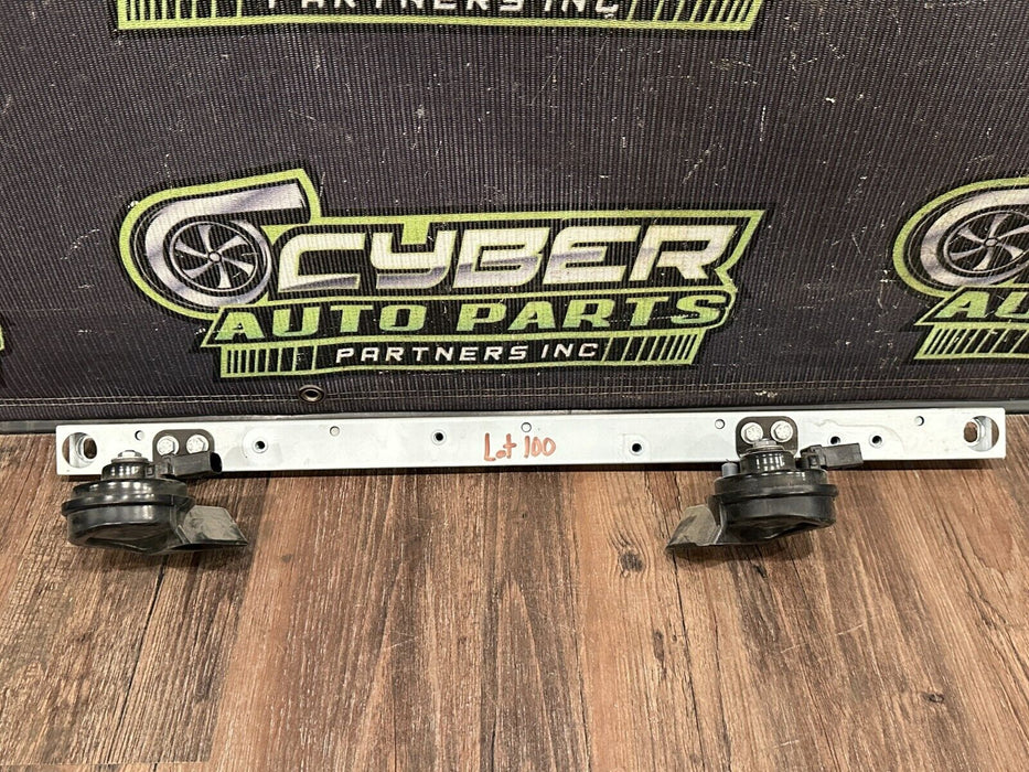 2017-18 AUDI R8 MOUNTING BRACKET W LEFT RIGHT HORN ASSEMBLY OEM