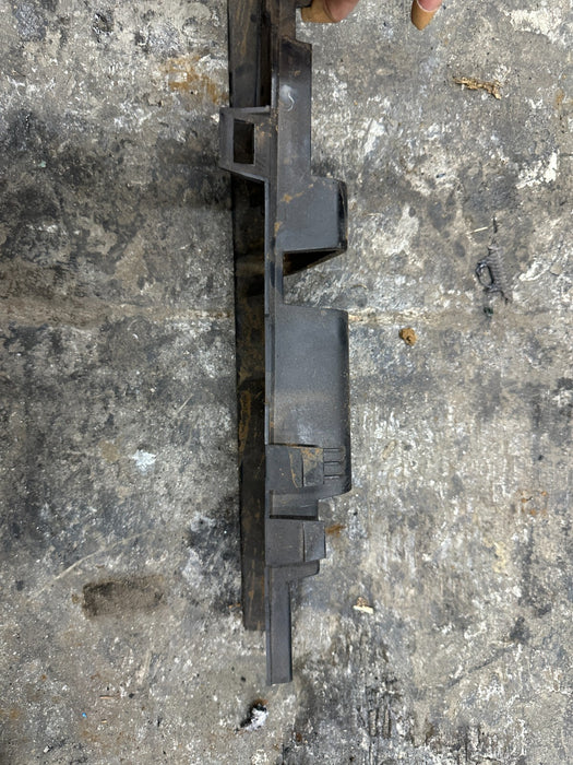 2014 AUDI R8 OEM REAR LEFT ROCKER PANEL MOLDING BRACKET 420 853 923 ~CRACK~