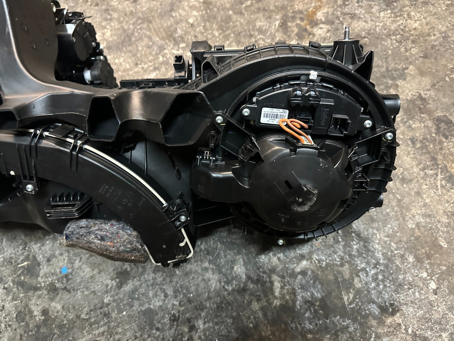 2020 BMW M4 F82 HVAC HEATER CORE A/C BLOWER HOUSING UNIT ASSEMBLY 6411 9325141