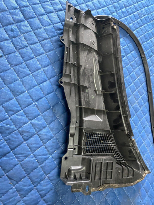 2017-2019 NISSAN 370Z PASSENGER WINDSHIELD COWL VENT 66862-1EA0A