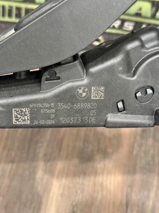 2024 BMW M3 M4 G80 G82 ACCELERATOR GAS PEDAL OEM 6889820