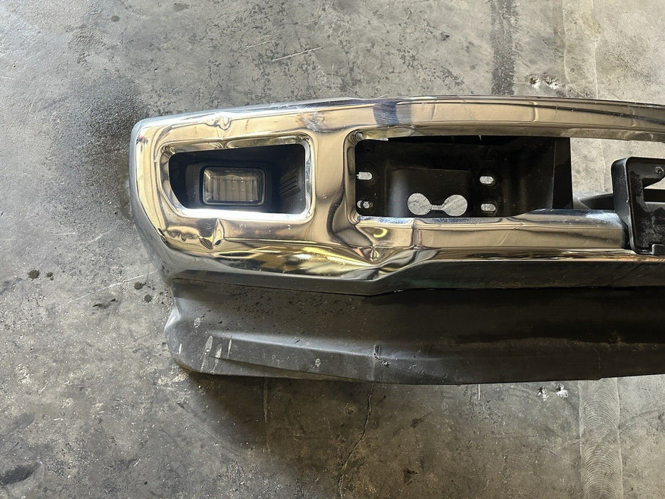 2017-2019 FORD F250 F350 FRONT  CHROME BUMPER W/ LED FOG LIGHTS OEM ~MINOR DENT~