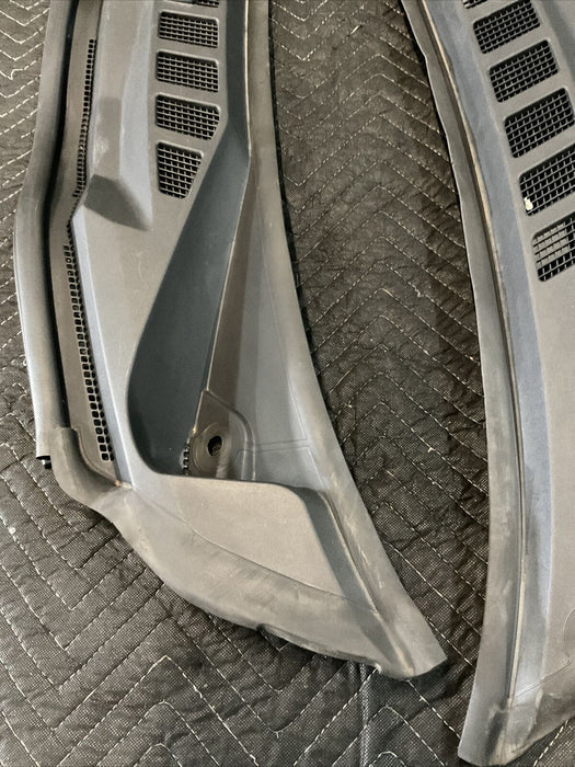 2017 FORD F250 F350 SUPER DUTY WINDSHIELD WIPER VENT COWL PANEL OEM