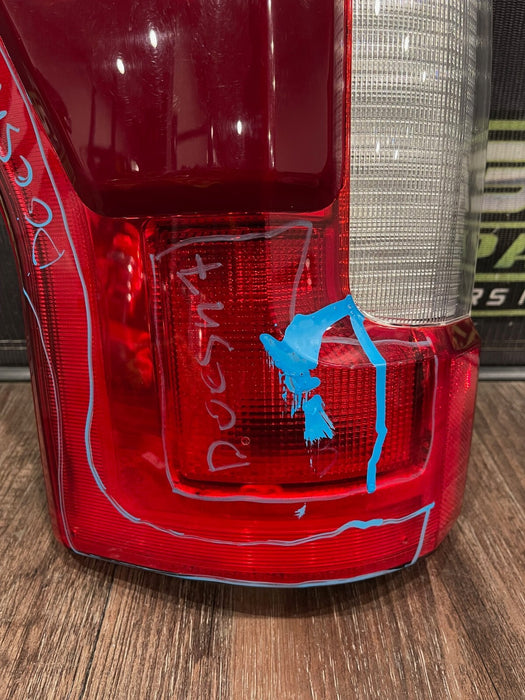2017 2018 2019 FORD F250 F350 F450 DRIVER LEFT TAIL LIGHT OEM *READ DESCRIPTION*