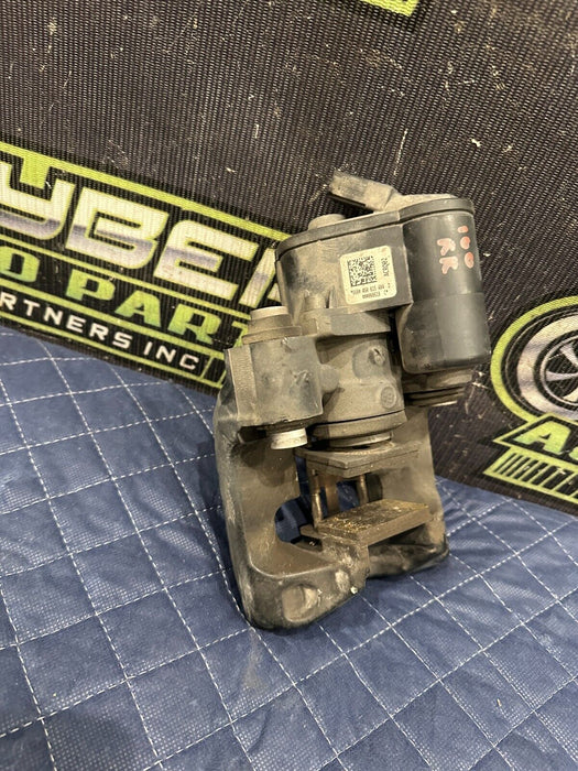 2018 AUDI R8 REAR RIGHT EMERGENCY PARKING BRAKE CALIPER OEM 4S0 615 404 D