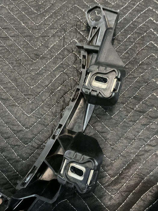 2017 Mercedes C63s AMG W205 REAR RIGHT BUMPER COVER BRACKET OEM 205 885 04 65