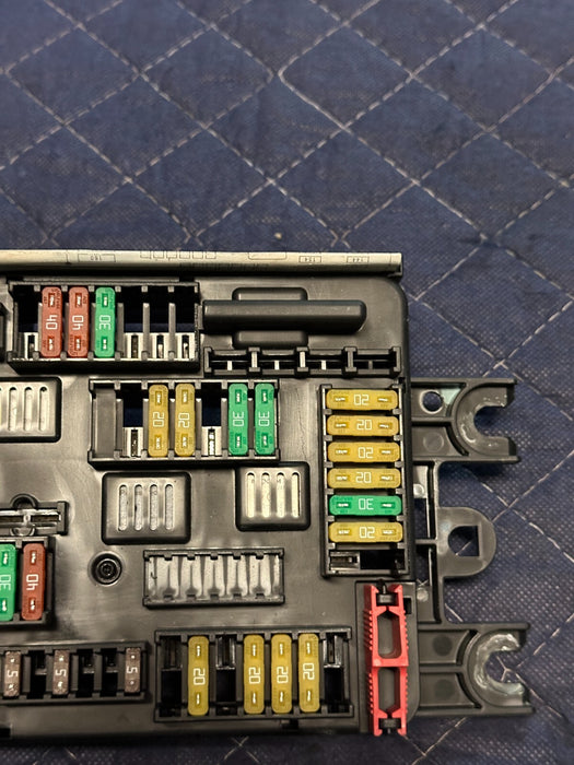 2020 BMW M4 F82 FUSE BOX CONTROL MODULE 9389070 61149389070  ~MINOR CORROSION~