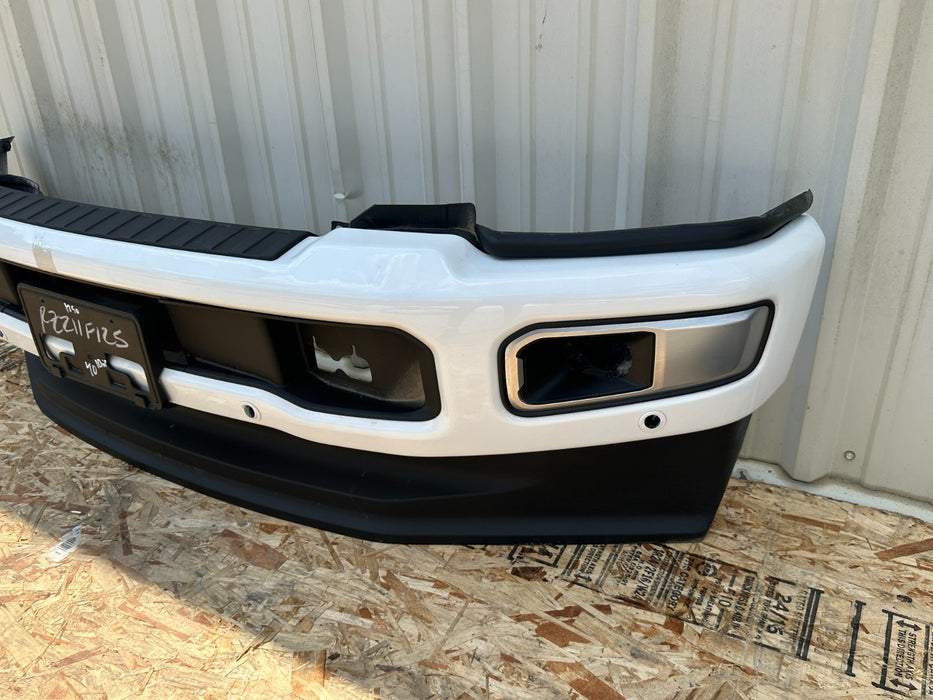 2023-2025 FORD F250 F350 FRONT BUMPER STAR WHITE (AZ) OEM *PAINT CHIPS 10,11*