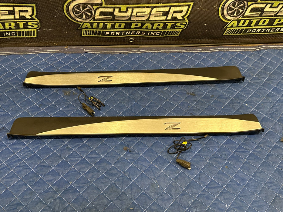 2013 NISSAN 370Z LEFT RIGHT ILLUMINATED KICK PLATES OEM *SLIGHT WEAR 3,4,6*