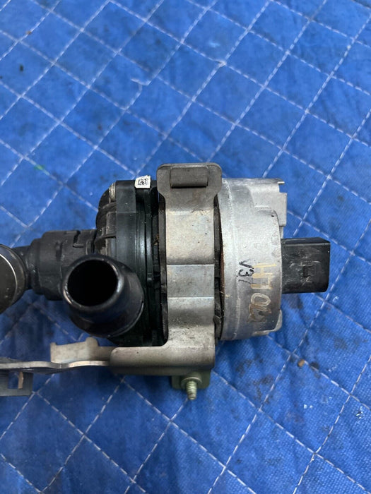 2015 MERCEDES C63S AMG  DRIVER LEFT AUXILIARY WATER PUMP W/ HOSE 0005001800