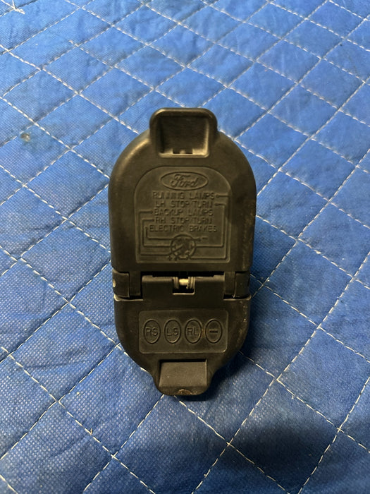 2017-2019 FORD F250 F350 F450 REAR BUMPER 7/4 PIN TRAILER TOW CONNECTOR PLUG OEM