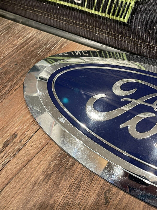 2017-2019 FORD F250 F350 F450 SUPERDUTY FRONT GRILLE EMBLEM OEM *SCUFFS* (READ)