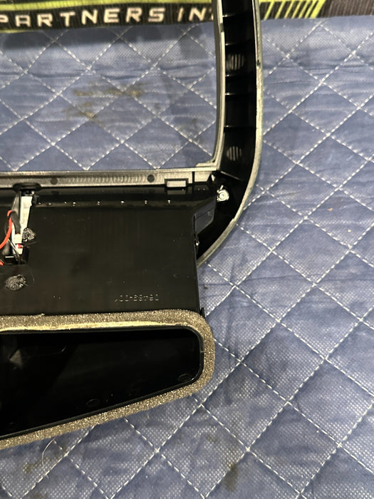 2012 AUDI R8  FRONT CENTER DASH AIR VENT A/C TRIM BEZAL 423 820 951