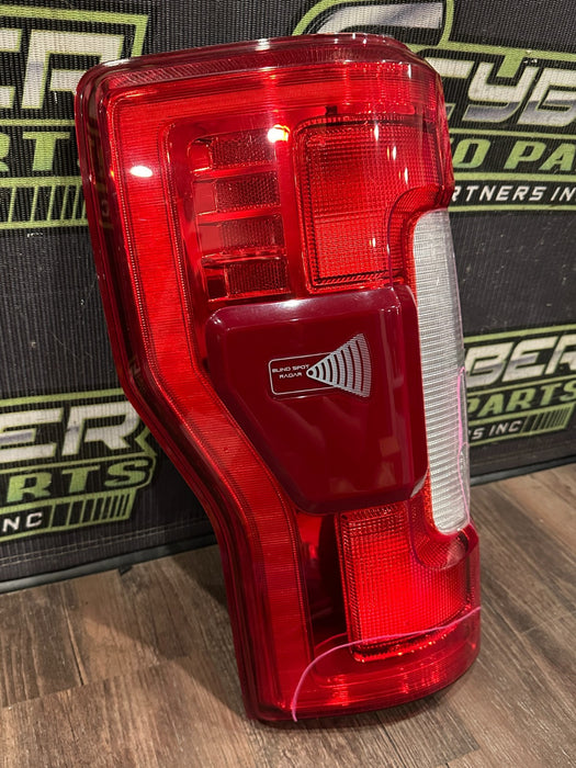 2017-2019 FORD F250 F350 F450 LEFT LED TAIL LIGHT OEM *CRACKS/WEAR 5-10*
