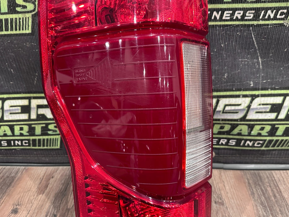 2020-2022 FORD F350 F450 DRIVER LEFT HALOGEN TAIL LIGHT OEM *FLAWS 4-10*