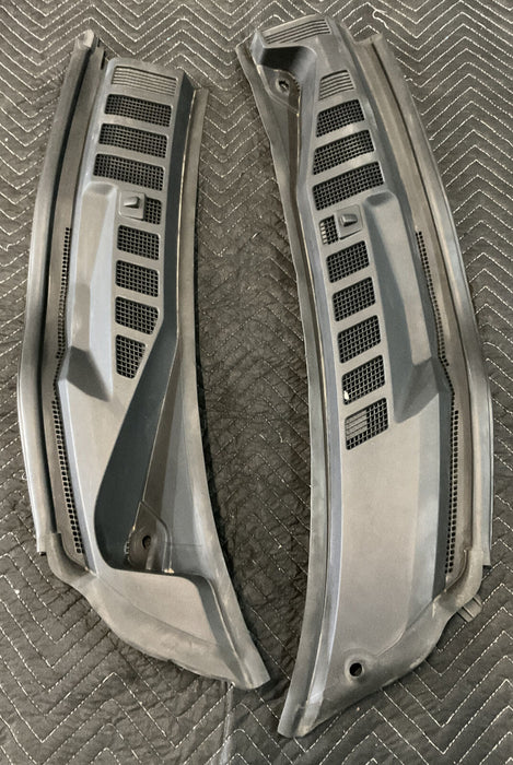 2017 FORD F250 F350 SUPER DUTY WINDSHIELD WIPER VENT COWL PANEL OEM