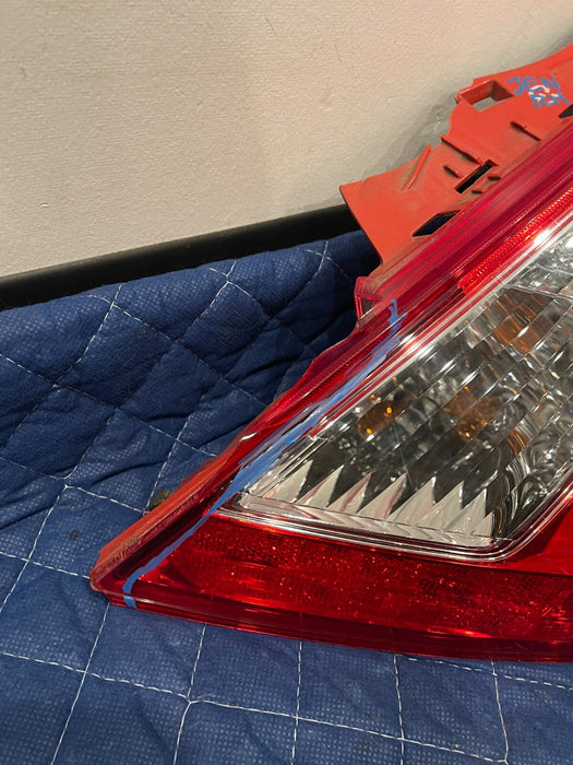 2012 NISSAN 370Z CONV REAR PASSENGER RIGHT TAIL LIGHT OEM *CRACKED*
