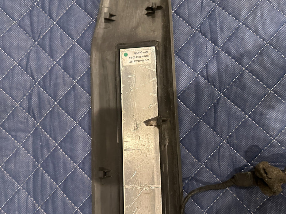 2014 AUDI R8 FRONT PASSENGER RIGHT ILLUMINATED KICK SCUFF SILL PLATE 420 853 372