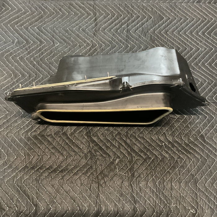 2014 MERCEDES BENZ S550 HEATER AIR BOX DUCT COWL  AIR TANK BLACK OEM